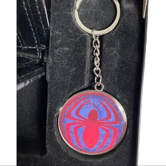 NWT In Gift Box Men’s Marvel Amazing Spider-Man Trifold Wallet With Keychain - Picture 12 of 12